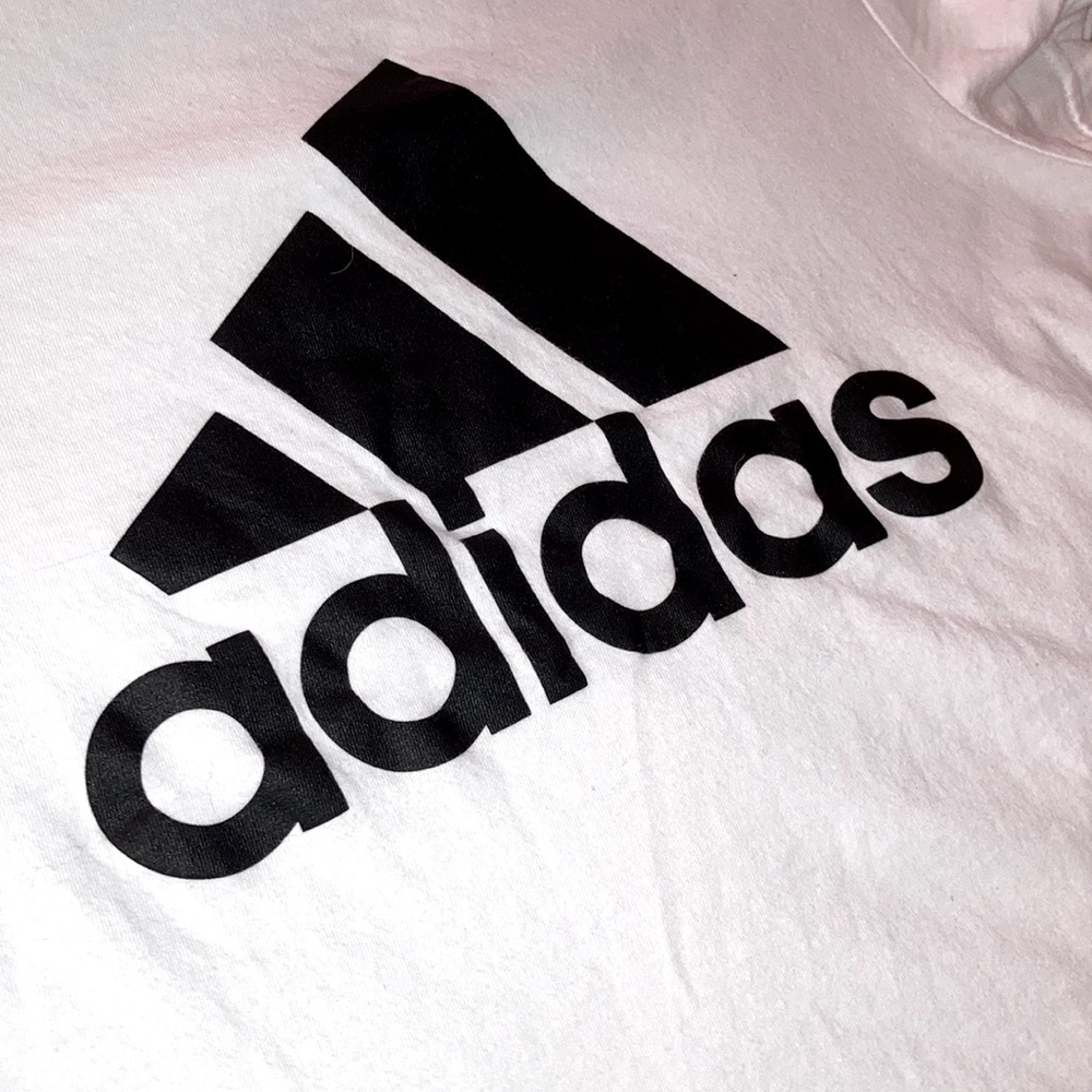 White adidas women’s T-shirt🤍